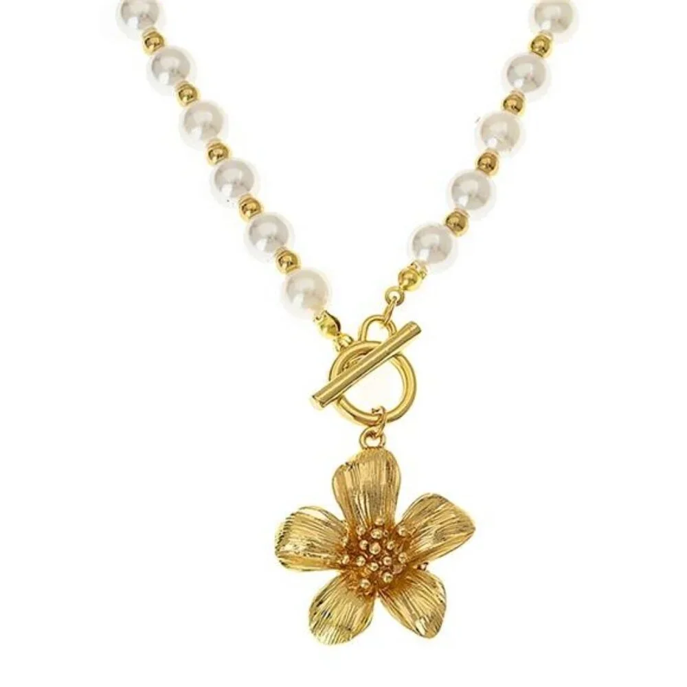 18K Gold-Plated Pearl Flower Pendant Necklace